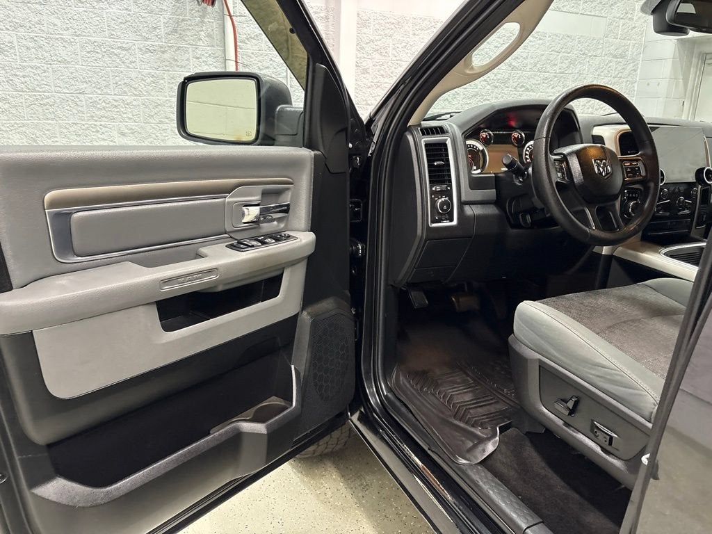 2017 RAM 1500 Big Horn Crew Cab 4x4 5'7" Box