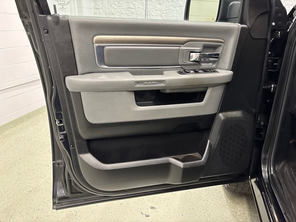 2017 RAM 1500 Big Horn Crew Cab 4x4 5'7" Box