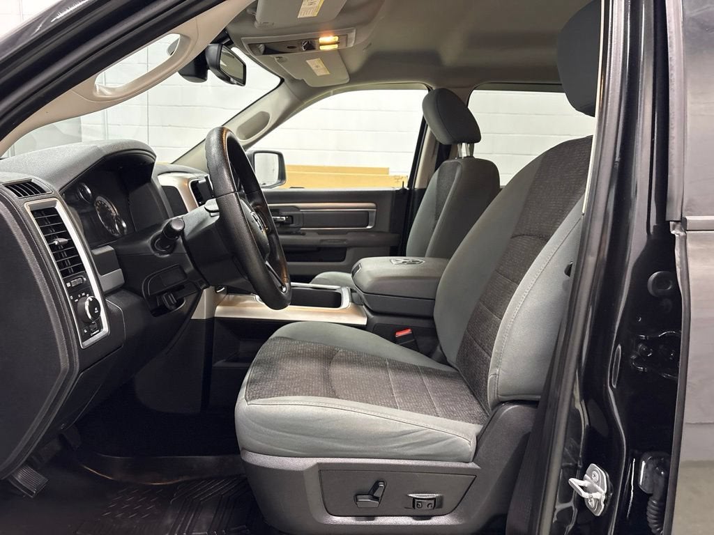 2017 RAM 1500 Big Horn Crew Cab 4x4 5'7" Box