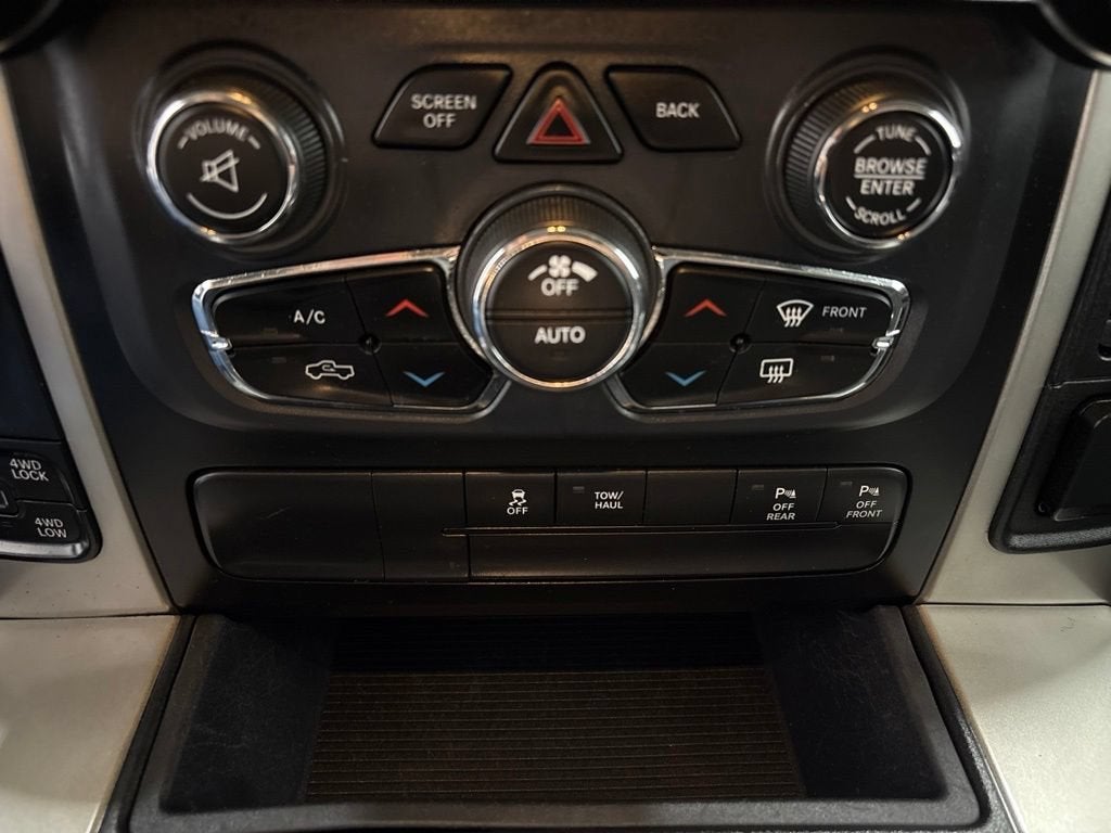 2017 RAM 1500 Big Horn Crew Cab 4x4 5'7" Box