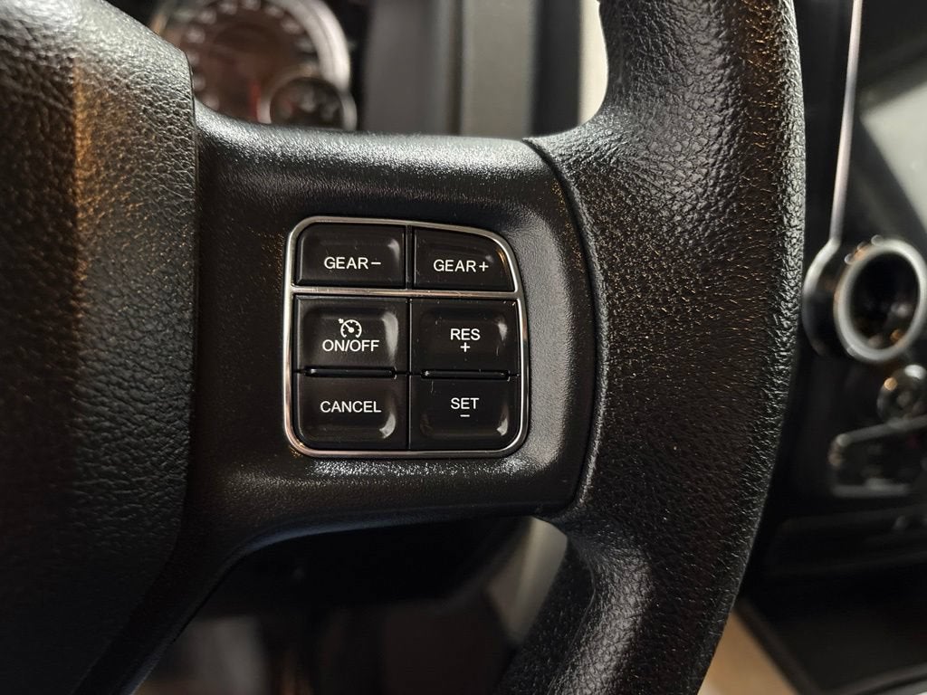 2017 RAM 1500 Big Horn Crew Cab 4x4 5'7" Box