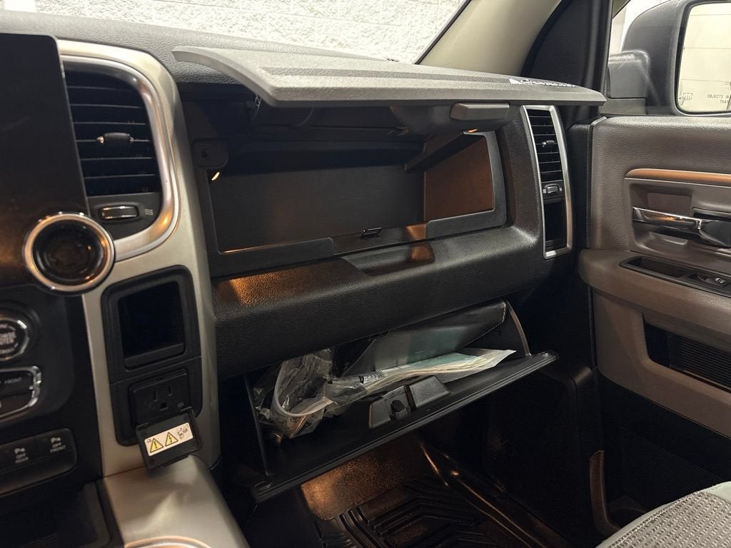 2017 RAM 1500 Big Horn Crew Cab 4x4 5'7" Box