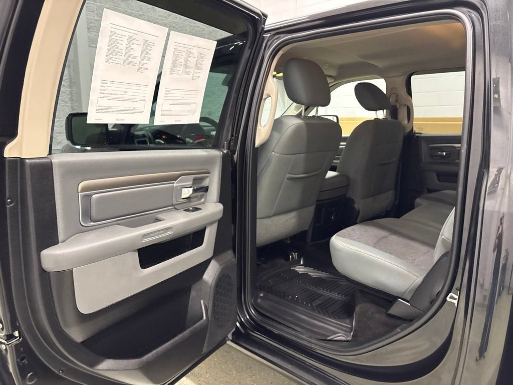 2017 RAM 1500 Big Horn Crew Cab 4x4 5'7" Box