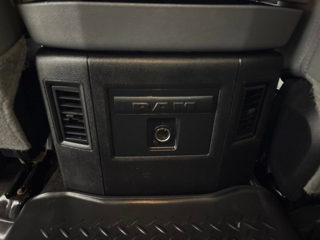 2017 RAM 1500 Big Horn Crew Cab 4x4 5'7" Box