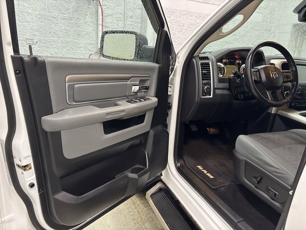 2017 RAM 1500 Big Horn Crew Cab 4x4 5'7" Box