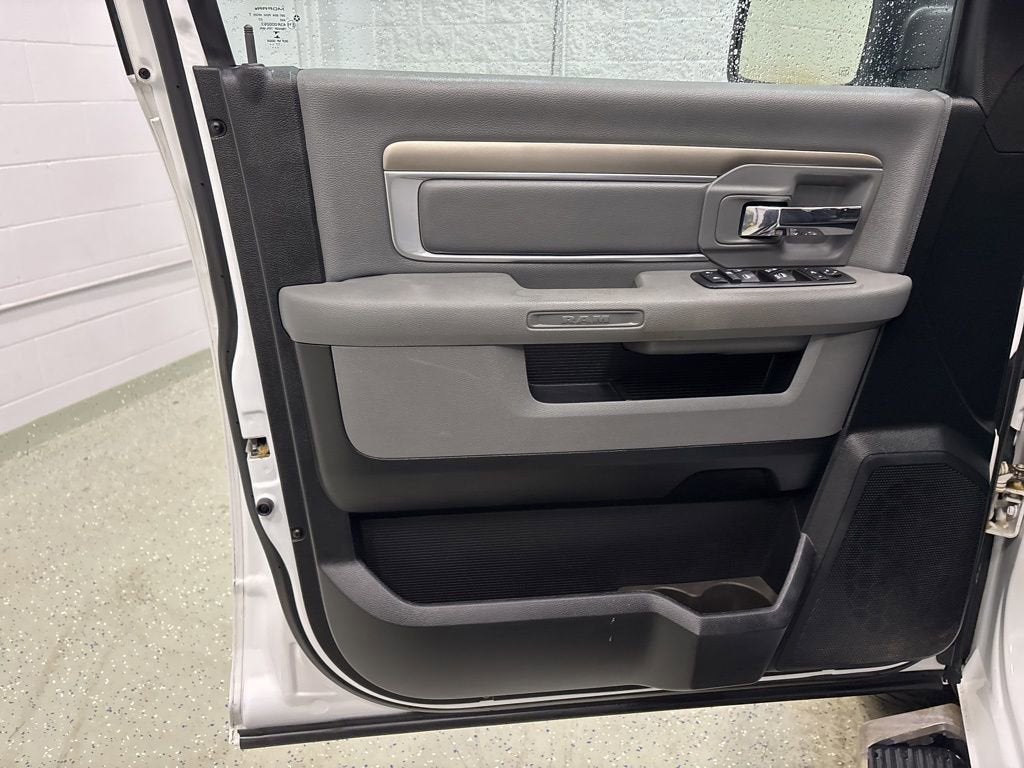 2017 RAM 1500 Big Horn Crew Cab 4x4 5'7" Box