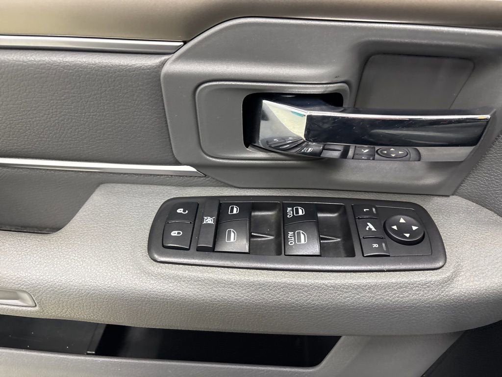 2017 RAM 1500 Big Horn Crew Cab 4x4 5'7" Box