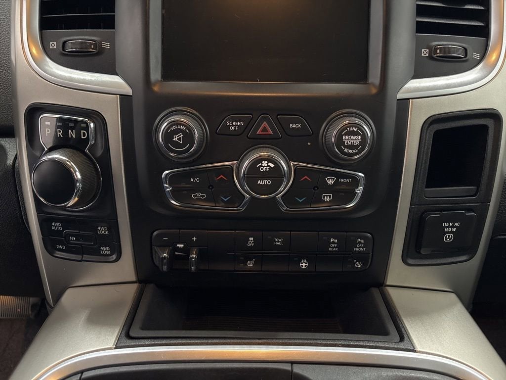 2017 RAM 1500 Big Horn Crew Cab 4x4 5'7" Box