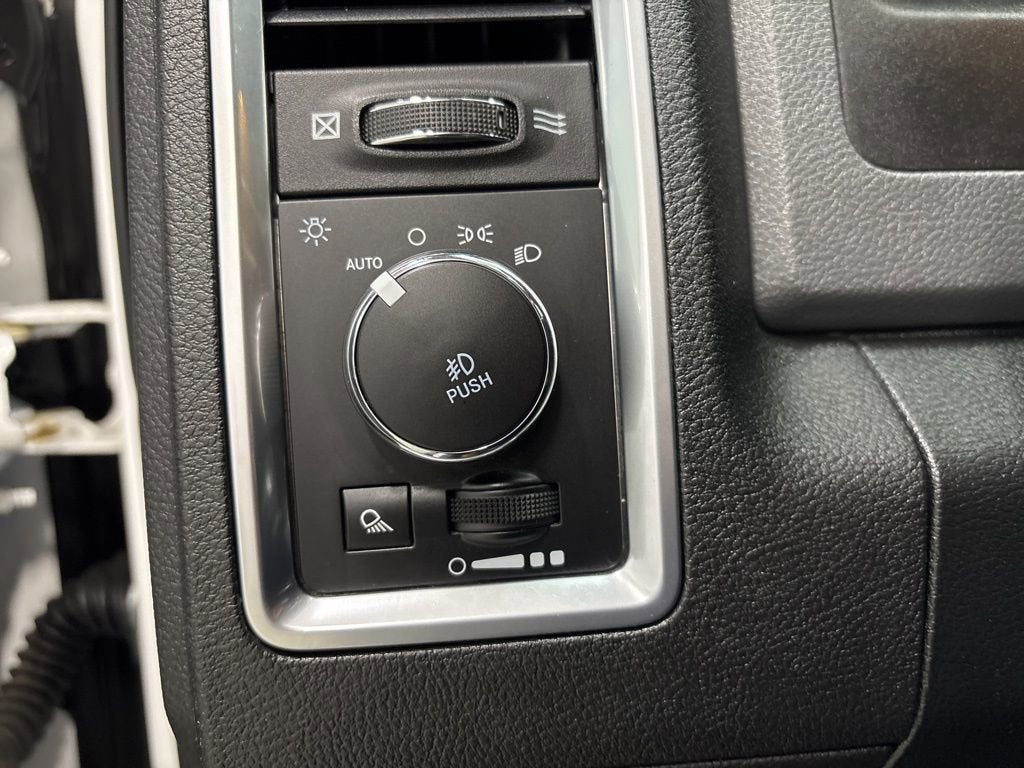 2017 RAM 1500 Big Horn Crew Cab 4x4 5'7" Box