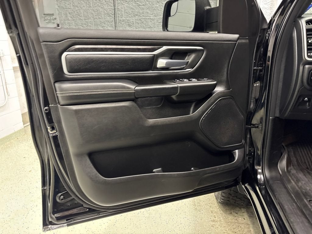 2022 RAM 1500 Big Horn Crew Cab 4x4 5'7" Box
