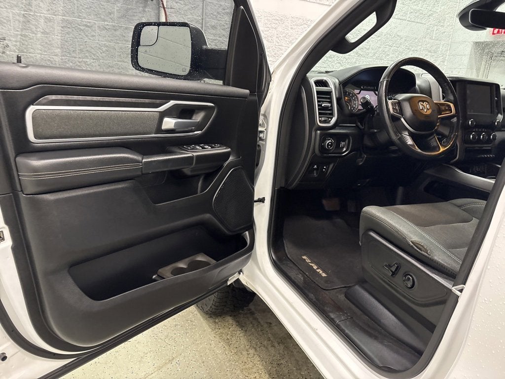 2020 RAM 1500 Big Horn Crew Cab 4x4 5'7" Box