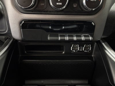 2020 RAM 1500 Big Horn Crew Cab 4x4 5'7" Box