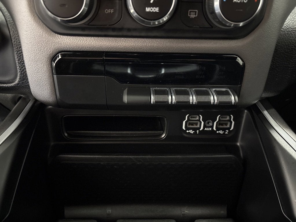 2020 RAM 1500 Big Horn Crew Cab 4x4 5'7" Box