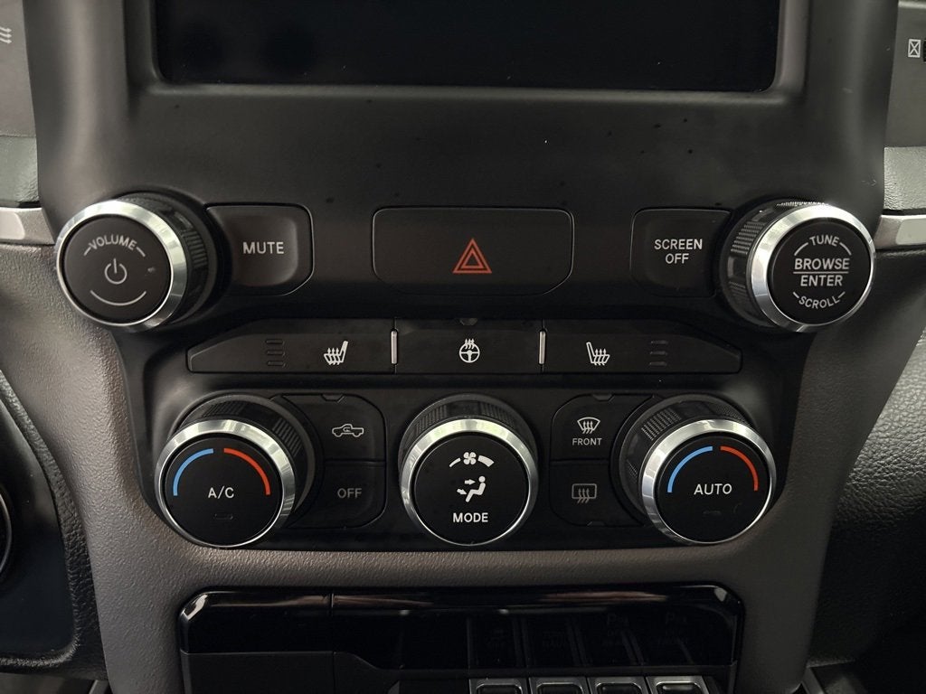 2020 RAM 1500 Big Horn Crew Cab 4x4 5'7" Box