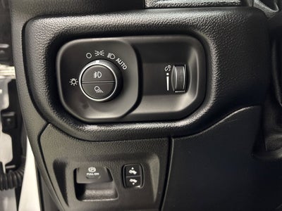 2020 RAM 1500 Big Horn Crew Cab 4x4 5'7" Box