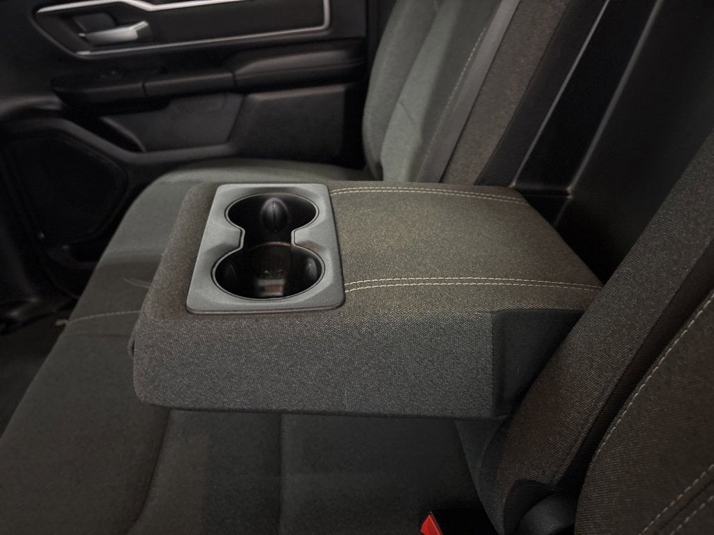 2020 RAM 1500 Big Horn Crew Cab 4x4 5'7" Box