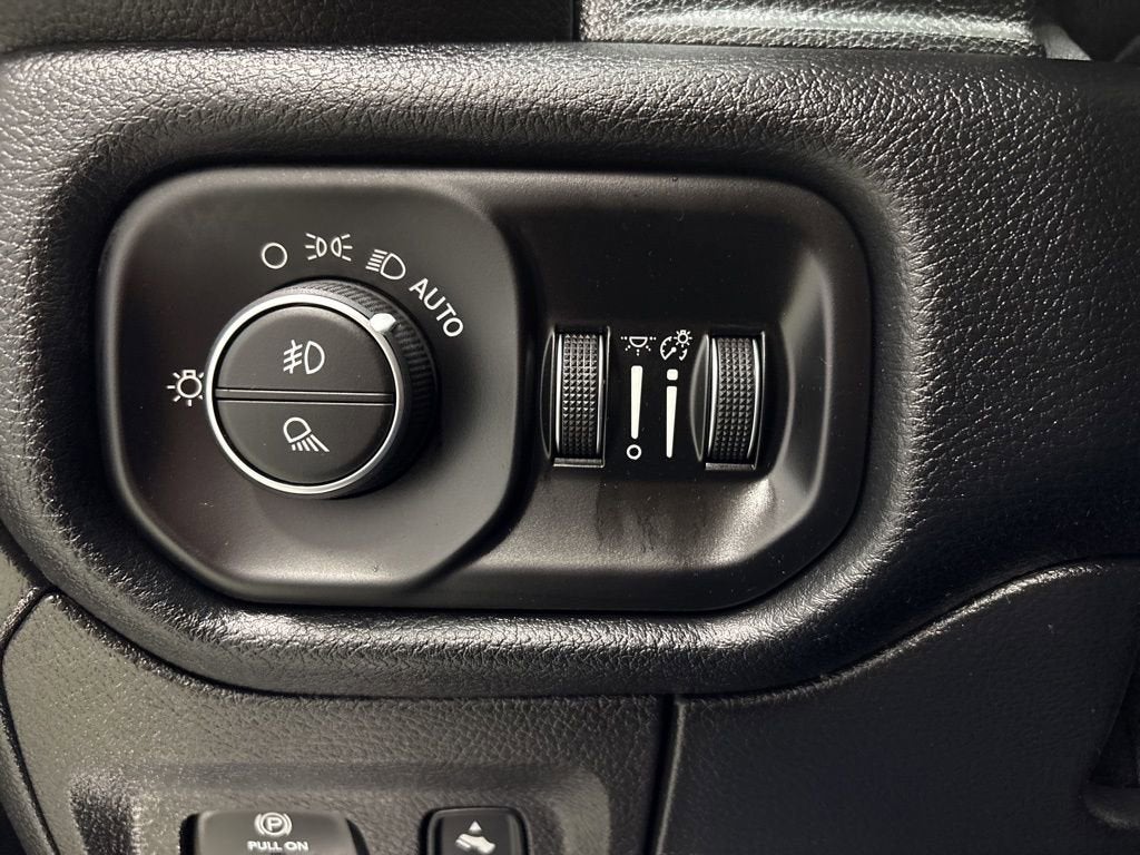 2021 RAM 1500 Laramie Crew Cab 4x4 5'7" Box