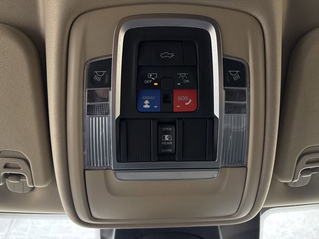 2021 RAM 1500 Laramie Crew Cab 4x4 5'7" Box