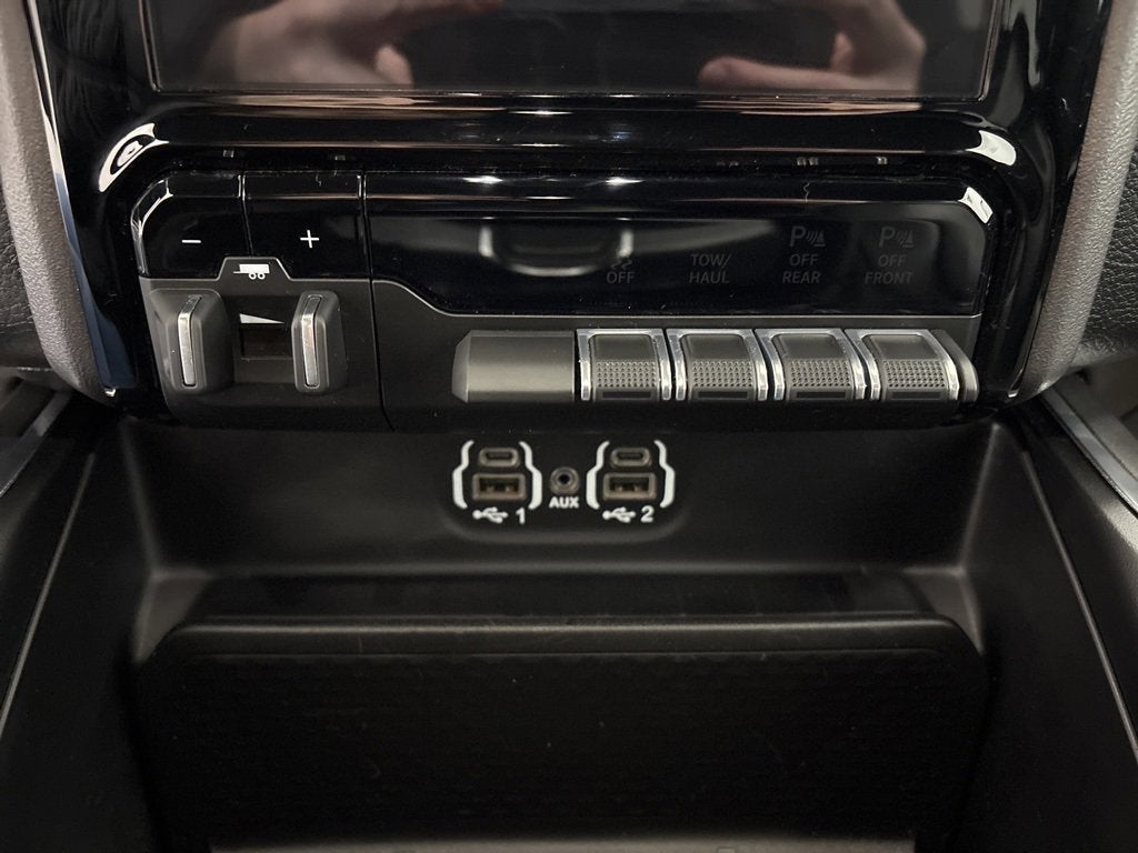 2023 RAM 1500 Laramie Crew Cab 4x4 5'7" Box