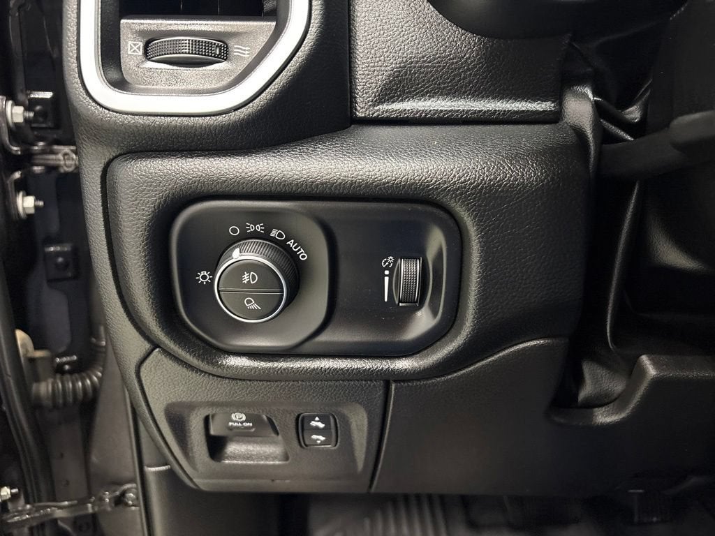 2023 RAM 1500 Big Horn Crew Cab 4x4 6'4" Box