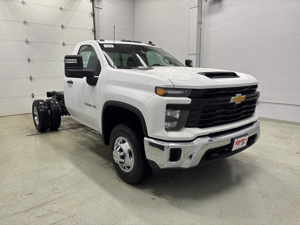 2026 Chevrolet Silverado 3500 HD Chassis Cab Work Truck Regular Cab 4WD