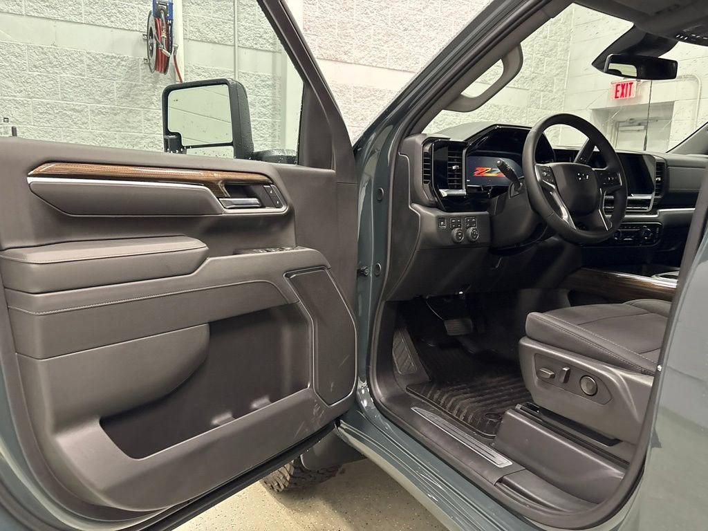 2026 Chevrolet Silverado 3500 HD LT Crew Cab Standard Box 4WD