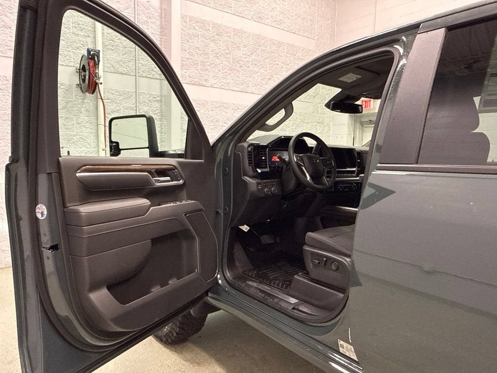 2026 Chevrolet Silverado 3500 HD LT Crew Cab Standard Box 4WD