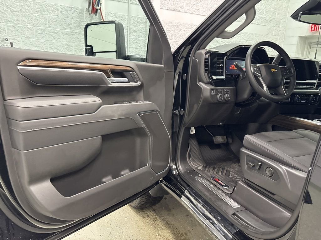 2026 Chevrolet Silverado 3500 HD LT Crew Cab Long Box 4WD