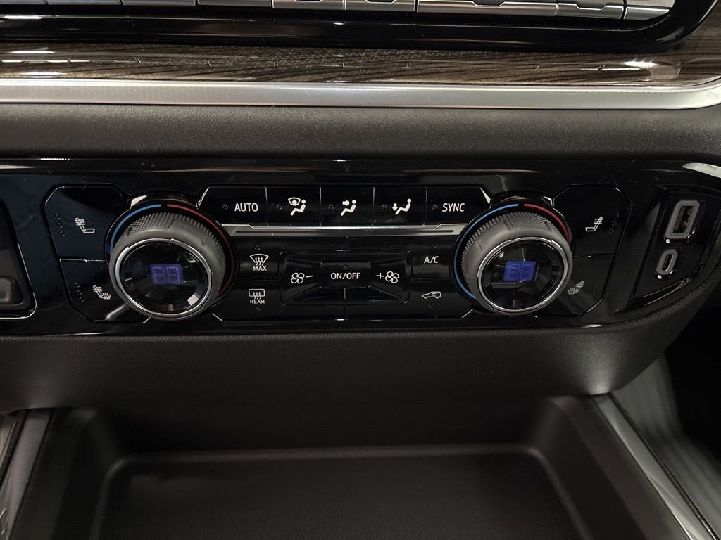 2026 Chevrolet Silverado 3500 HD LT Crew Cab Long Box 4WD