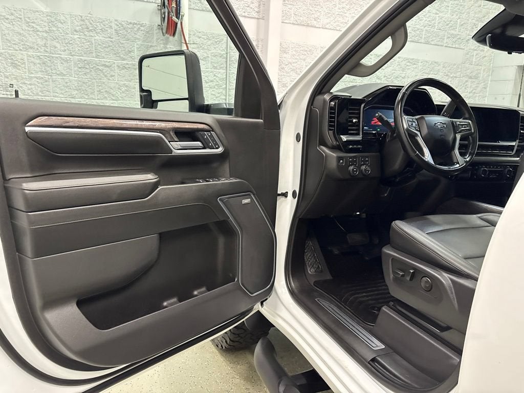 2025 Chevrolet Silverado 3500 HD LTZ