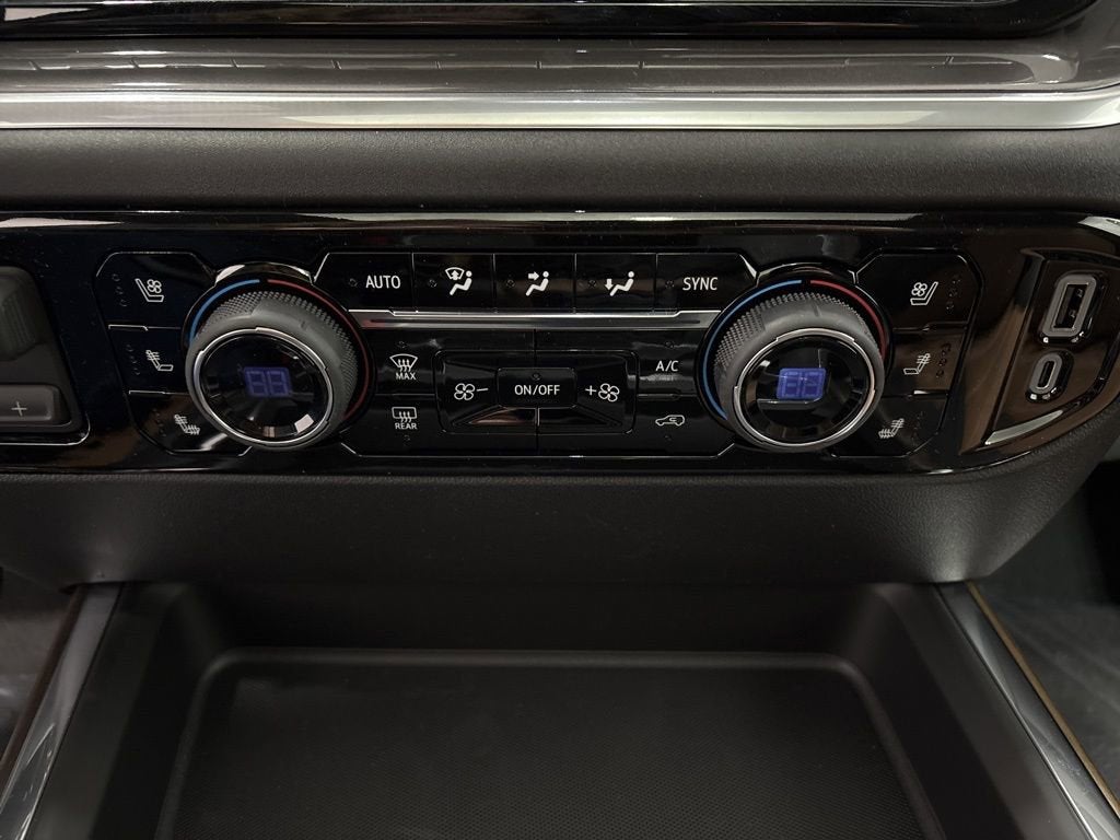 2026 Chevrolet Silverado 3500 HD High Country Crew Cab Standard Box 4WD