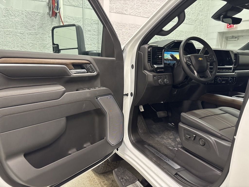 2026 Chevrolet Silverado 3500 HD High Country Crew Cab Standard Box 4WD