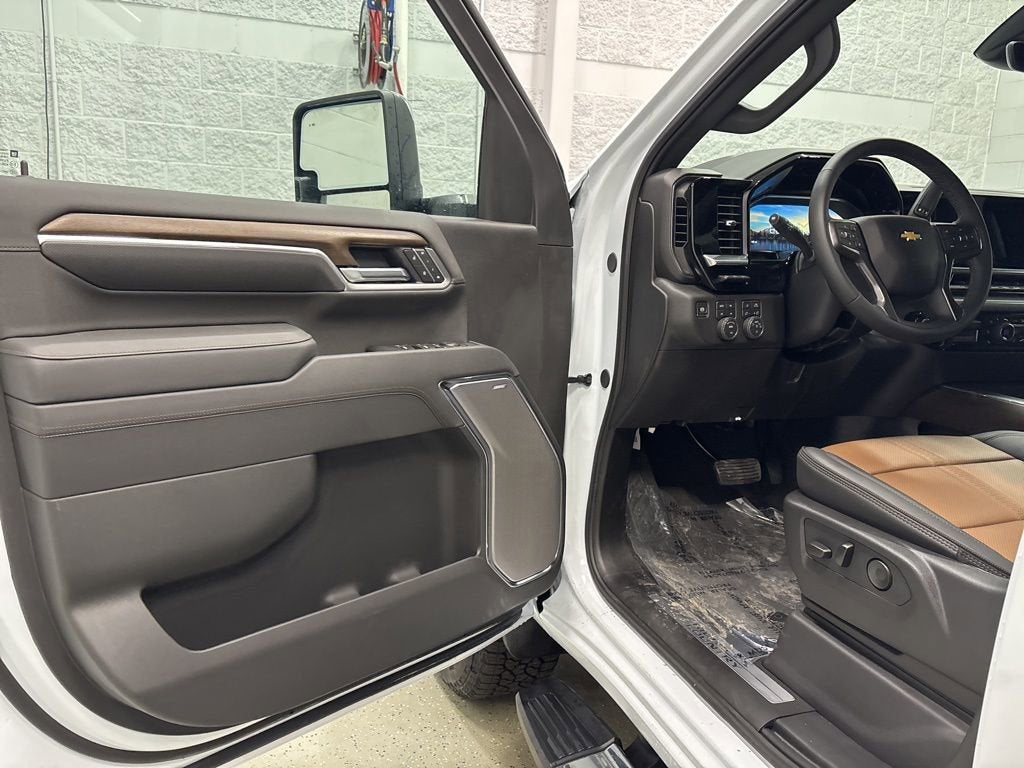 2026 Chevrolet Silverado 3500 HD High Country Crew Cab Standard Box 4WD