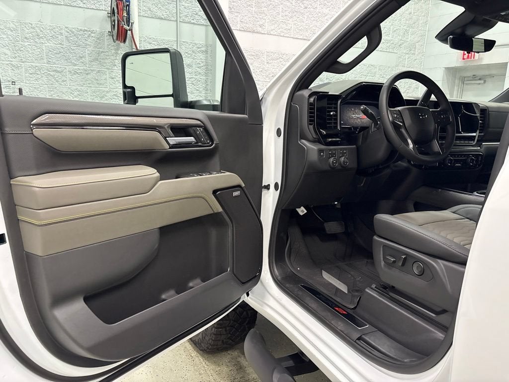 2026 Chevrolet Silverado 2500 HD ZR2 Crew Cab Standard Box 4WD