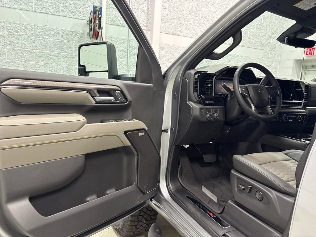 2026 Chevrolet Silverado 2500 HD ZR2 Crew Cab Standard Box 4WD