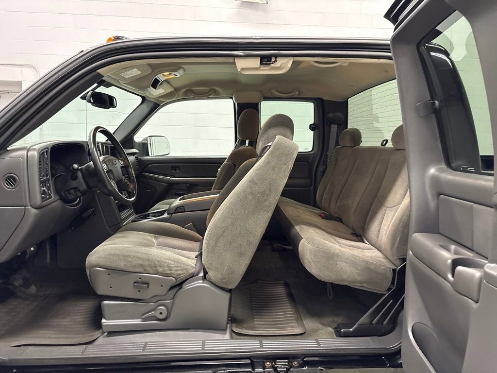 2004 Chevrolet Silverado 2500 HD LS