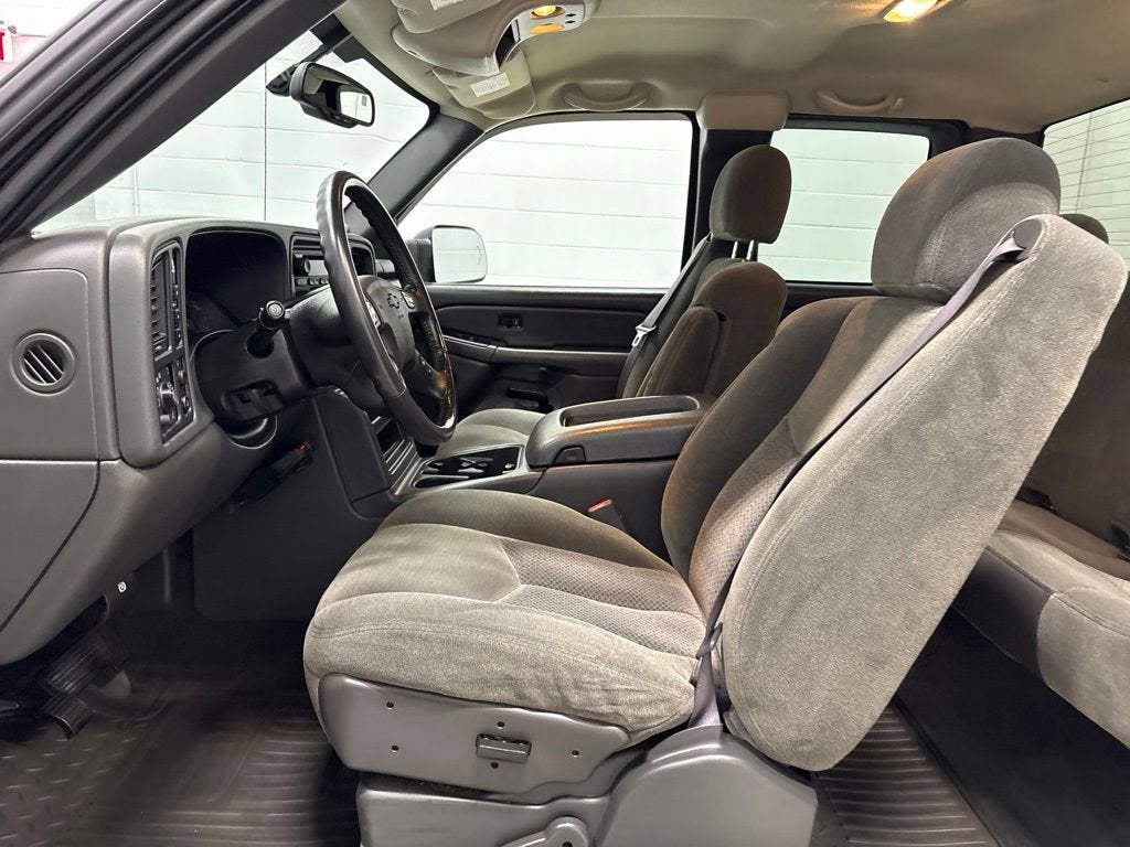 2004 Chevrolet Silverado 2500 HD LS