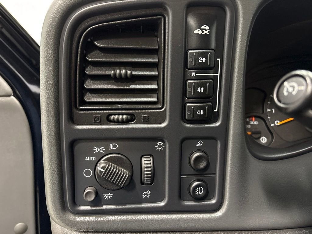 2004 Chevrolet Silverado 2500 HD LS