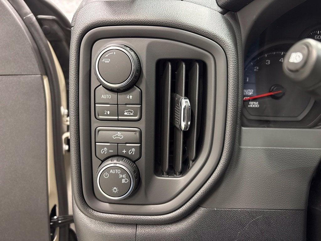 2026 Chevrolet Silverado 1500 Custom Crew Cab Short Box 4WD