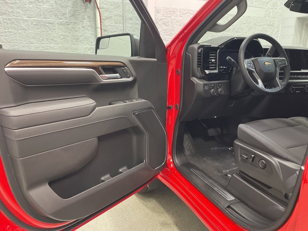 2026 Chevrolet Silverado 1500 LT (2FL) Crew Cab Short Box 4WD