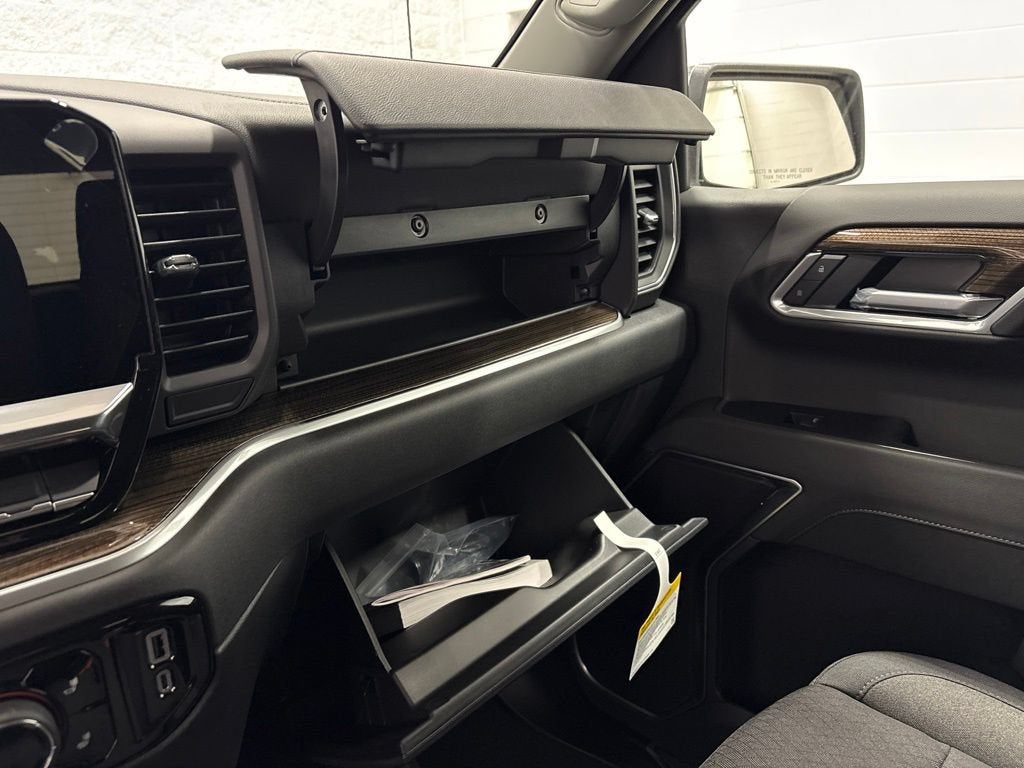 2026 Chevrolet Silverado 1500 LT (2FL) Crew Cab Short Box 4WD