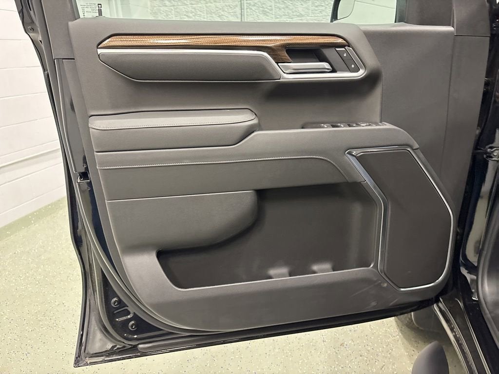 2026 Chevrolet Silverado 1500 RST Crew Cab Short Box 4WD
