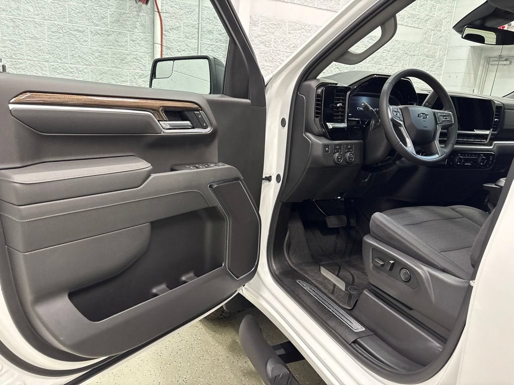 2026 Chevrolet Silverado 1500 RST Crew Cab Short Box 4WD