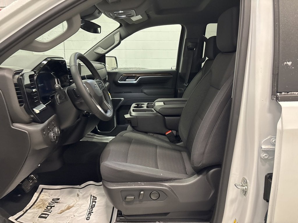 2026 Chevrolet Silverado 1500 RST Crew Cab Short Box 4WD