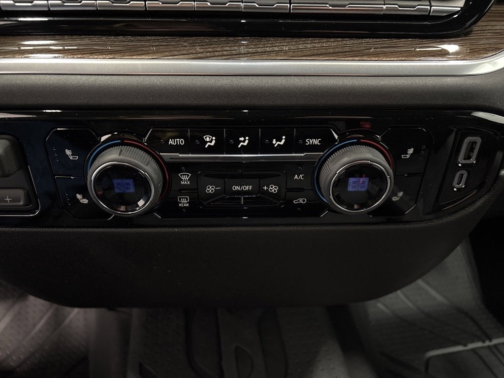 2026 Chevrolet Silverado 1500 RST Crew Cab Short Box 4WD