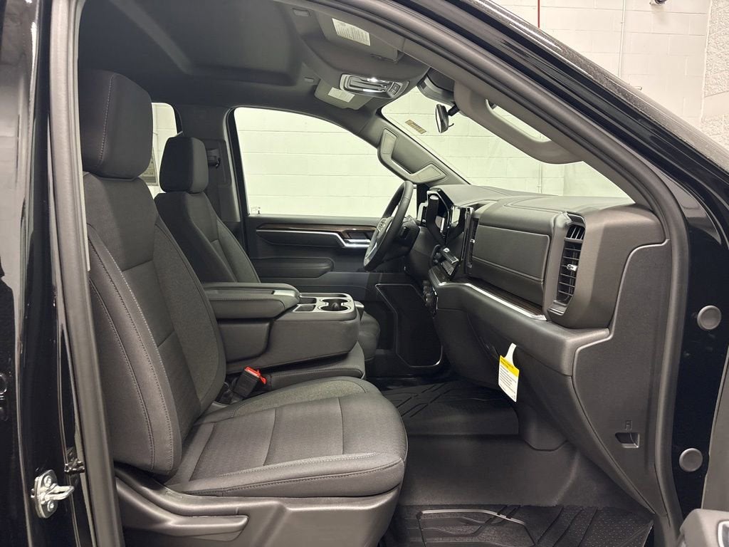 2026 Chevrolet Silverado 1500 RST Crew Cab Short Box 4WD