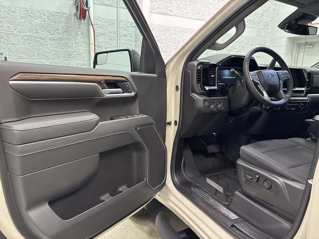 2026 Chevrolet Silverado 1500 RST Crew Cab Short Box 4WD
