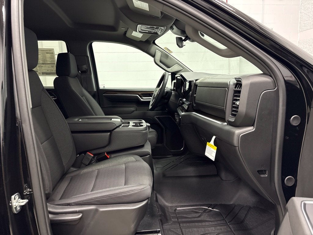 2026 Chevrolet Silverado 1500 RST Crew Cab Short Box 4WD