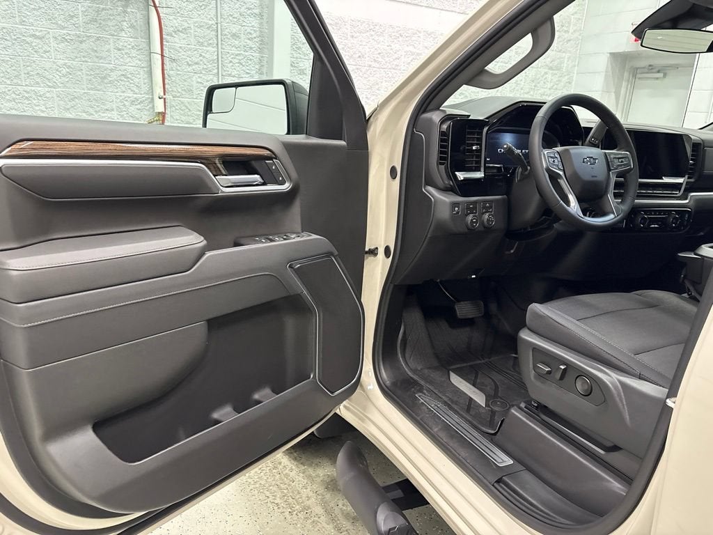 2026 Chevrolet Silverado 1500 RST Crew Cab Short Box 4WD