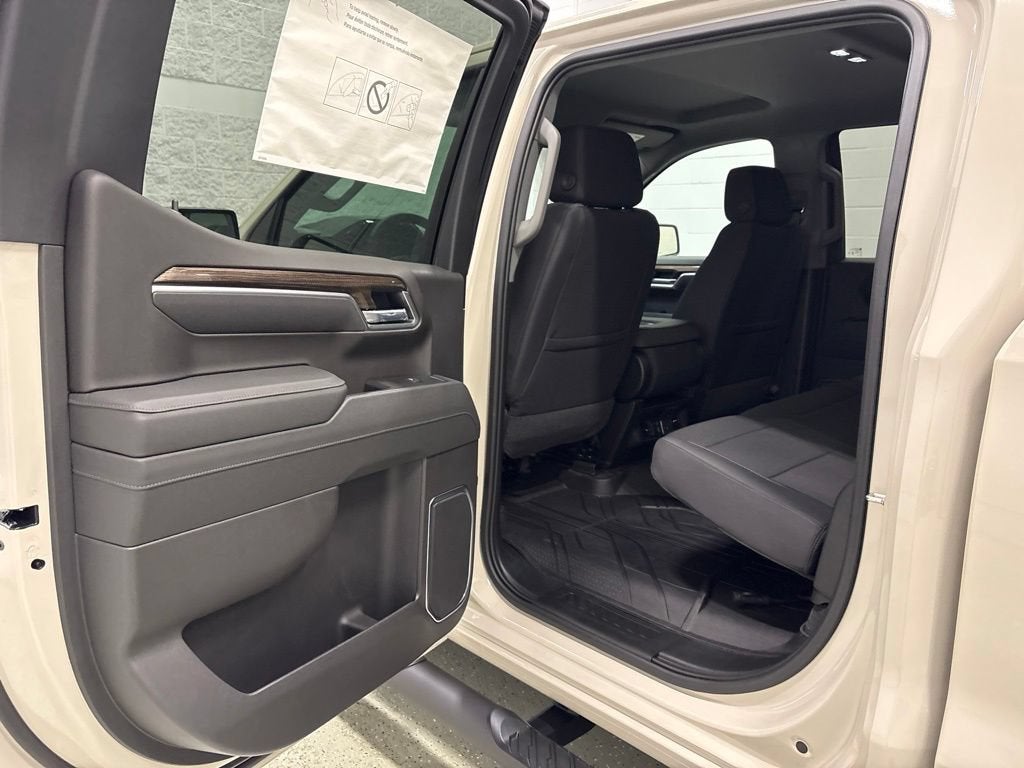 2026 Chevrolet Silverado 1500 RST Crew Cab Short Box 4WD